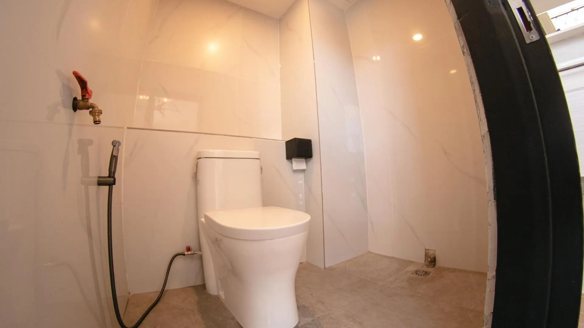 Hostel Concrete Jungle Cabin Kota Kinabalu
