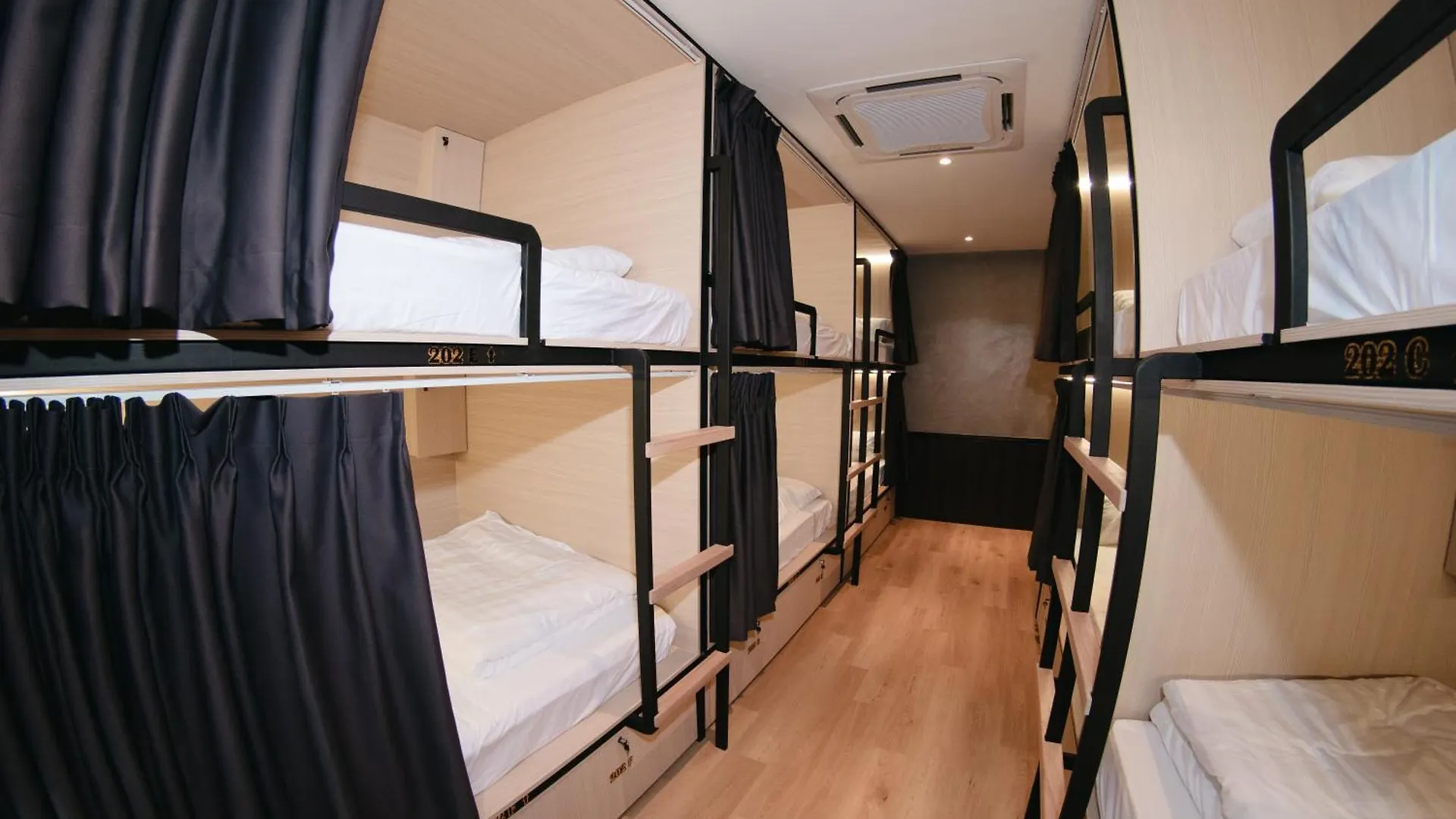 Hostel Concrete Jungle Cabin Kota Kinabalu