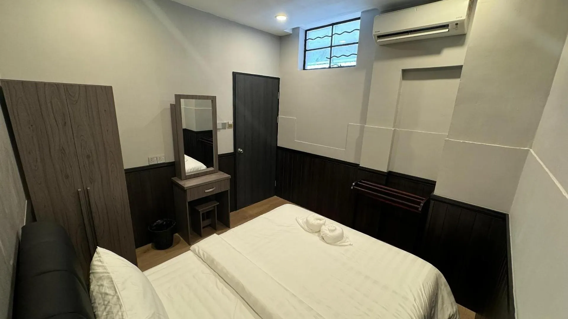 Hostel Concrete Jungle Cabin Kota Kinabalu