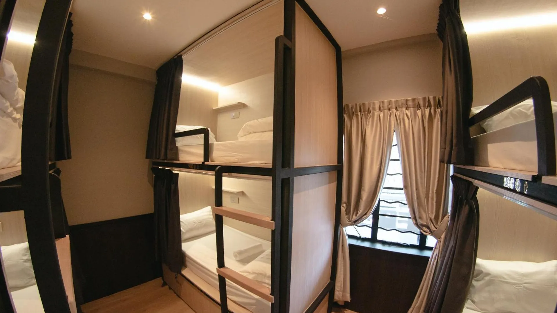 Hostel Concrete Jungle Cabin Kota Kinabalu