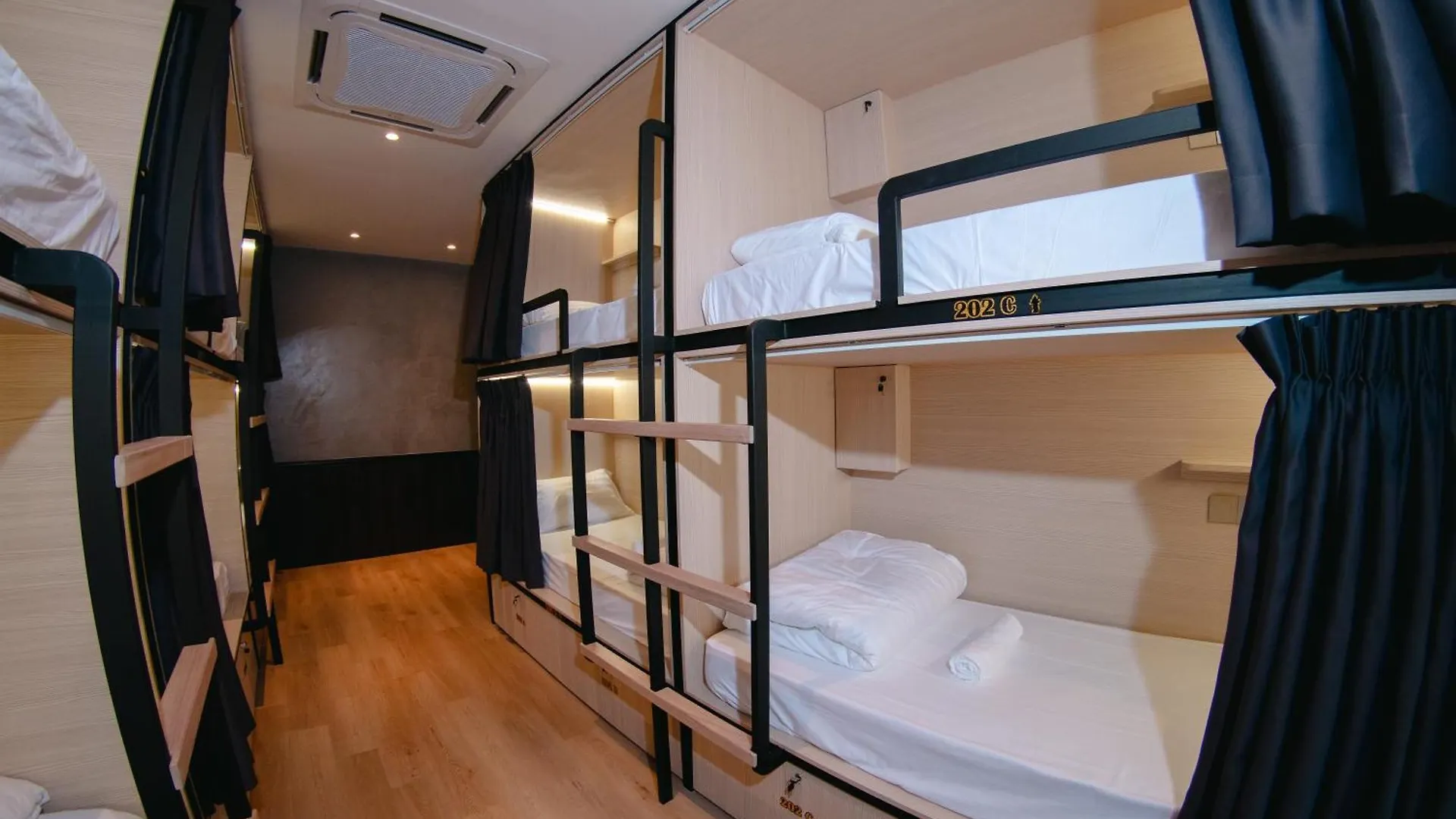 Hostel Concrete Jungle Cabin Kota Kinabalu